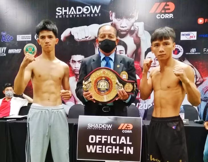 Vietnamese boxer secures WBA Asia title ảnh 2
