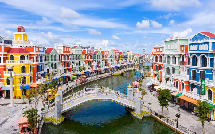 Safe tourism reopening needs coordination in COVID-19 prevention, control: authority ảnh 1