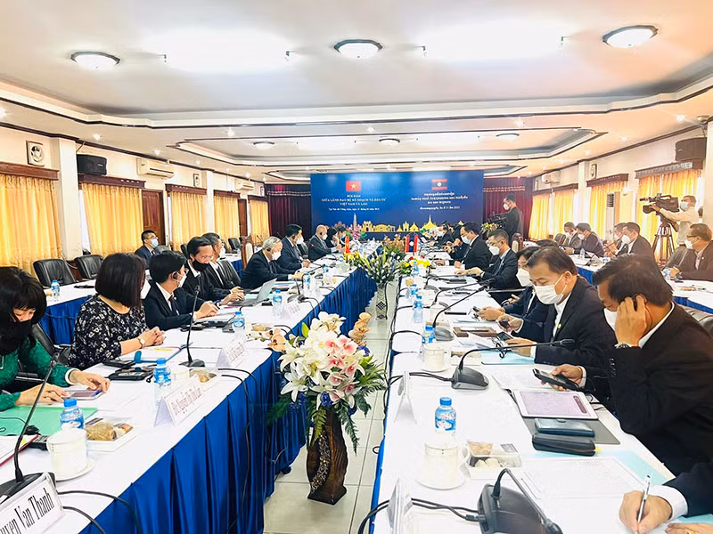 Vietnam, Laos should further enhance ties in key areas: minister ảnh 1