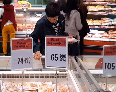 US chicken products make up almost half of Vietnam’s meat imports ảnh 1
