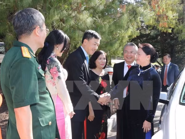 NA leader meets with Vietnamese people in Australia ảnh 1