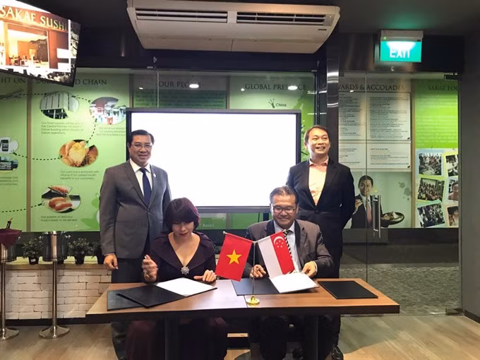 VN, Singapore to develop medical waste project ảnh 1