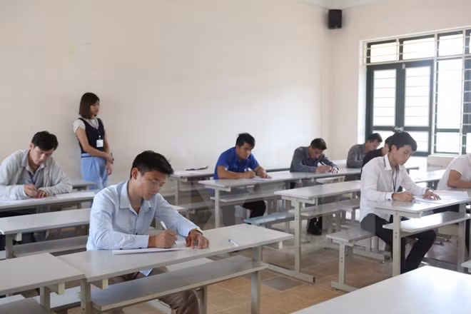 Vietnamese language speaking contest held for Lao students ảnh 1