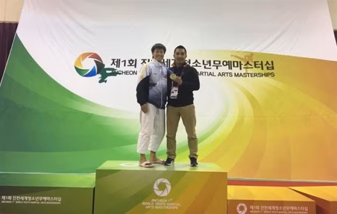 Vietnamese kurash artist wins gold at world event ảnh 1