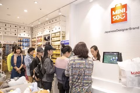 Japan’s Miniso brand to expand outlets in Vietnam ảnh 1