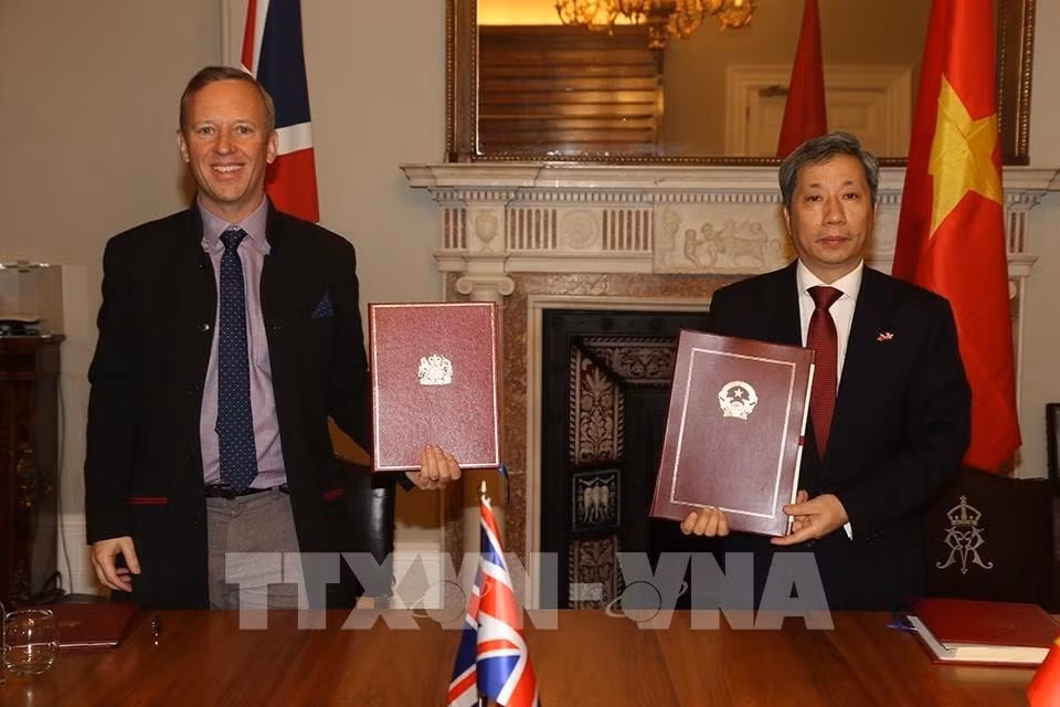 UK-Vietnam FTA to elevate bilateral strategic partnership: ambassador ảnh 1