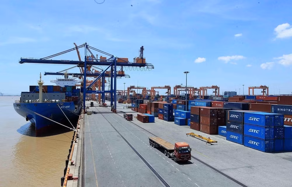 2020 trade surplus estimated at 7 billion USD ảnh 1