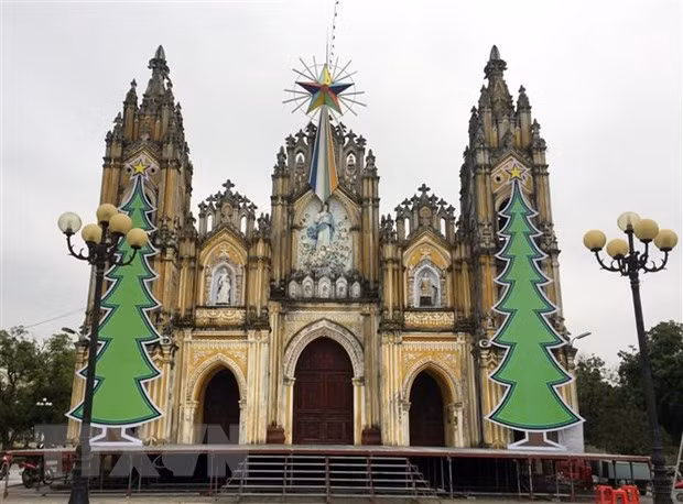 Front leader extends Christmas greetings to Catholics, Protestants nationwide ảnh 1