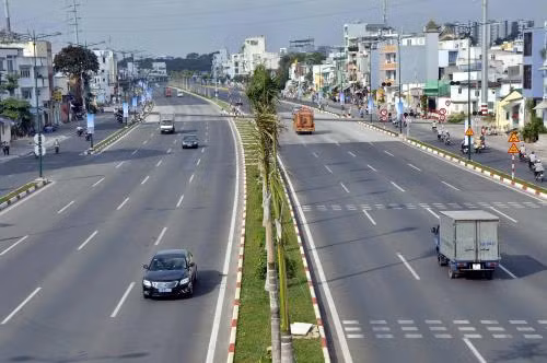 New flyover put into operation in northern Hanoi ảnh 1