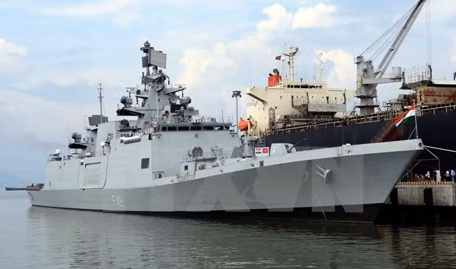 Indian navy ship anchors at Da Nang port ảnh 1