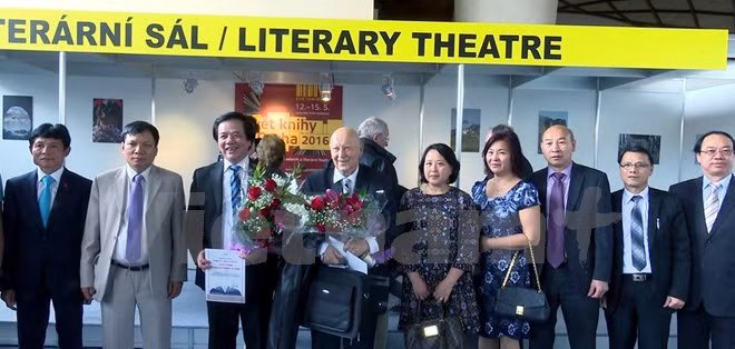 Czech-Vietnamese dictionary wins second prize ảnh 1