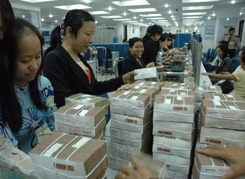 Banks cut lending interest rates on gov’t advice ảnh 1