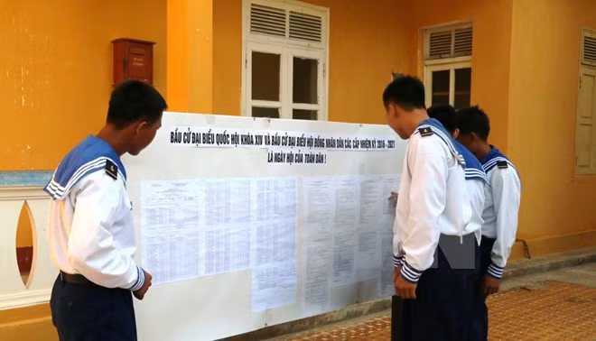 Truong Sa voters hopeful about to-be-elected deputies ảnh 1