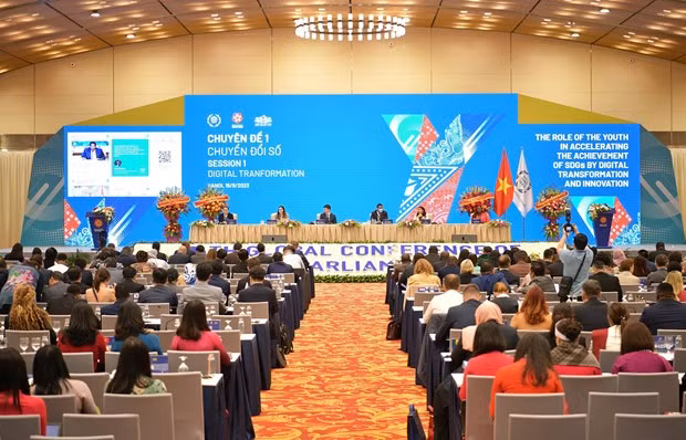 Young parliamentarians play pioneering role in digital transformation ảnh 3