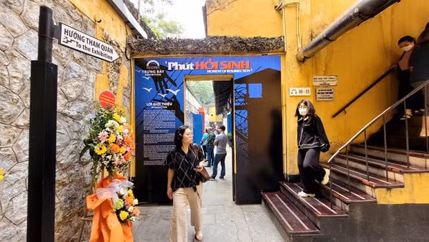 Exhibition on Vietnamese revolutionary soldiers and prisoners opens ảnh 2