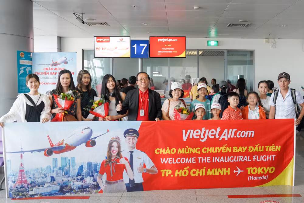 Vietjet launches direct flights between HCM City and Tokyo’s Haneda airport ảnh 2