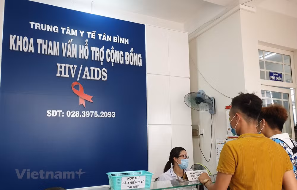 Positive results seen in transition of financial resources for HIV/AIDS fight ảnh 1