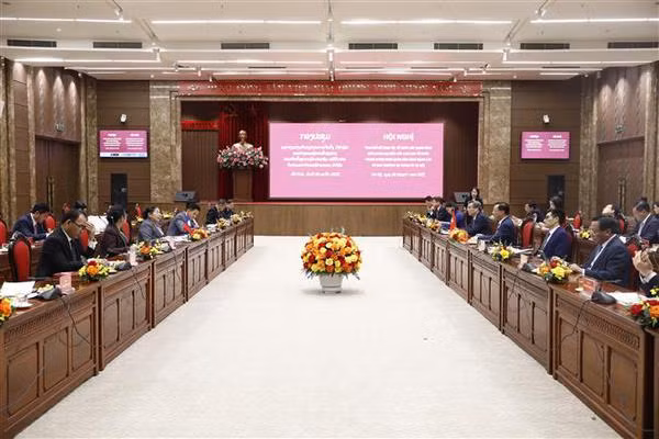 Hanoi shares Party building experience with Laos ảnh 1