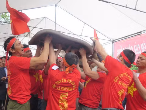Clay Fire-cracker Festival returns to Hai Duong ảnh 1