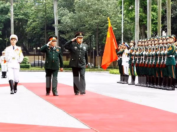 Vietnam, China seek ways to foster defence cooperation ảnh 1