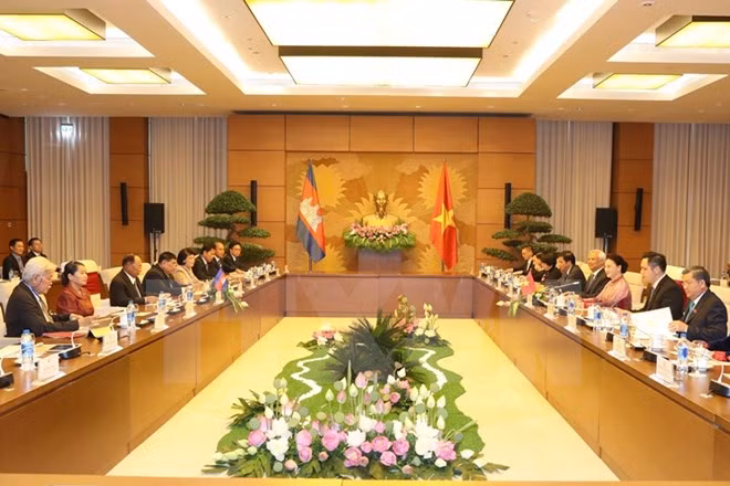 Vietnamese, Cambodian legislature leaders hold talks ảnh 2