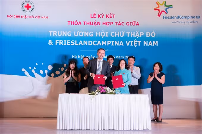 Red Cross, FrieslandCampina sign deal for communication campaign ảnh 1