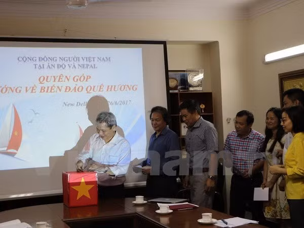 Vietnamese in India, Nepal look towards homeland’s sea, islands ảnh 1