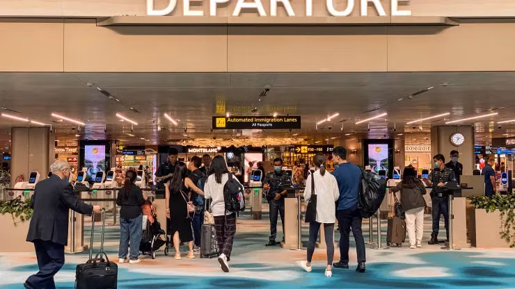 Flights delayed at Singapore’s Changi Airport due to system problems ảnh 1