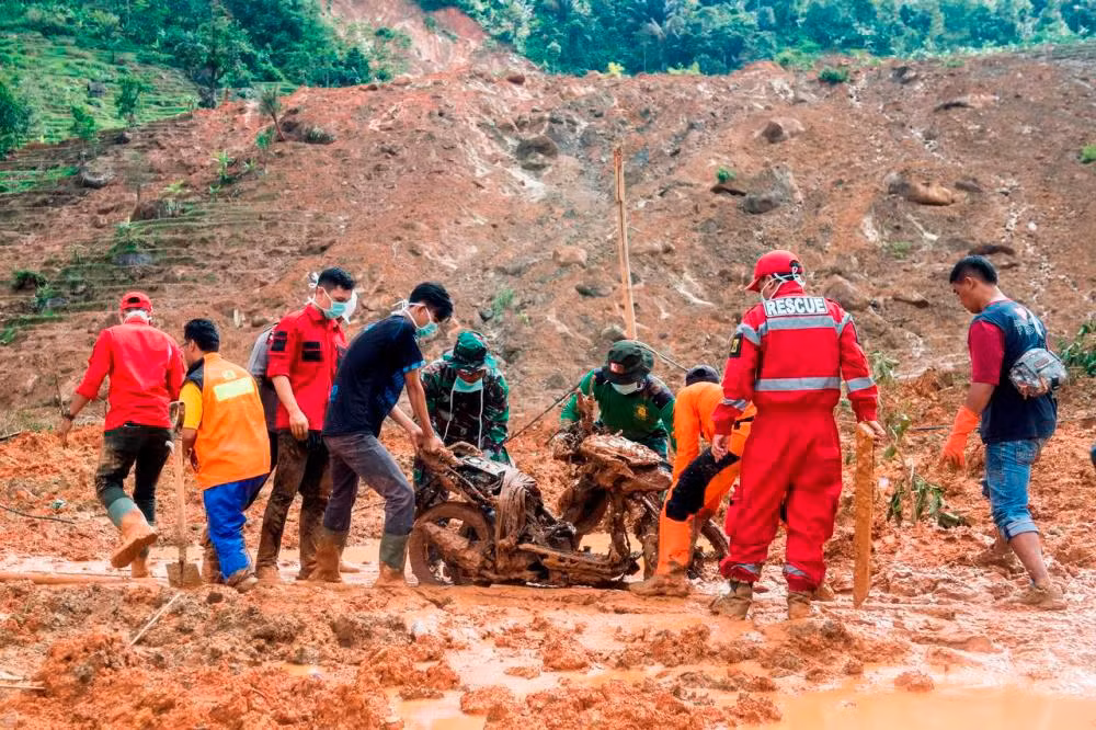 Death toll from Indonesia's landslides rises to 44 ảnh 1