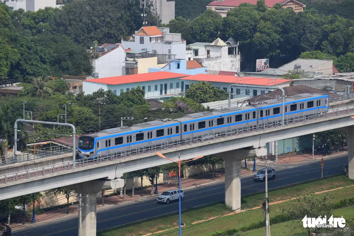 Technicians, managers trained for operating Ho Chi Minh City’s Metro Line No1 ảnh 1