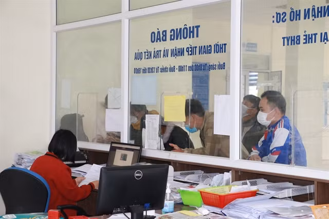 Disciplined civil servants, public employees, suggested to voluntarily resign ảnh 1