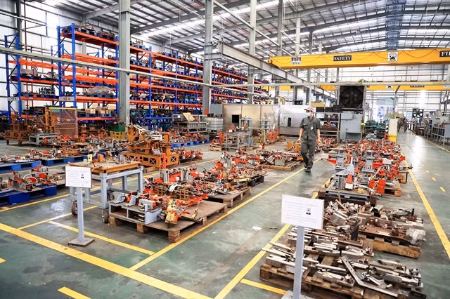 Vietnam's foreign investment plunges 39% in Q1 ảnh 1