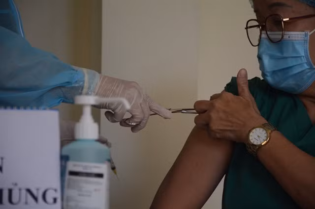 Nurse who went into shock after vaccination taken off ventilator ảnh 1 Nurse who went into shock after vaccination taken off ventilator ảnh 1