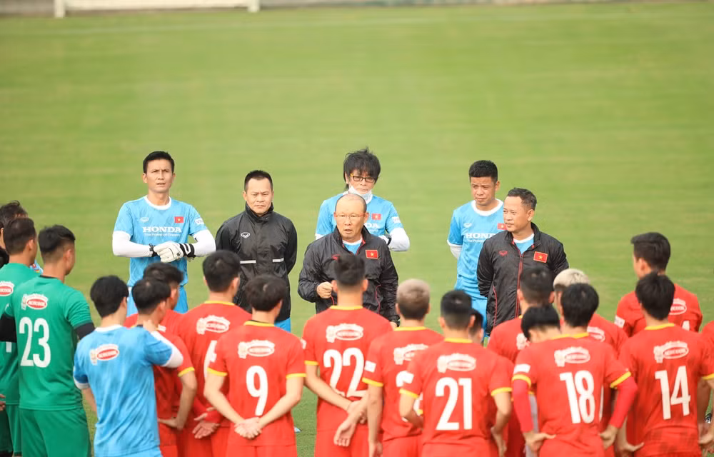Men’s national football team ready to leave for UAE ảnh 1