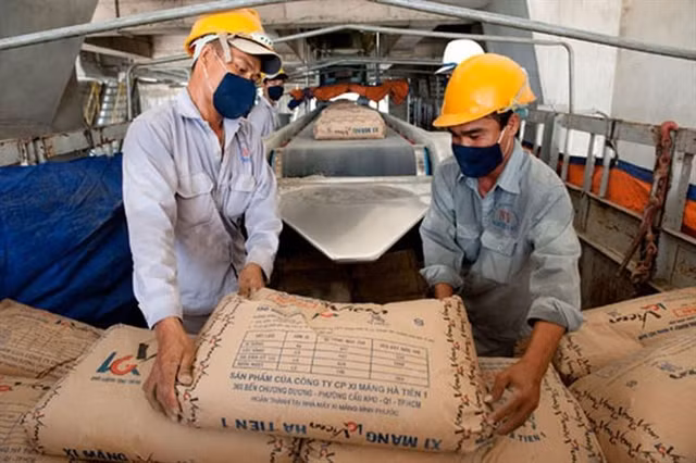 Cement stocks struggle despite surge in product price ảnh 1