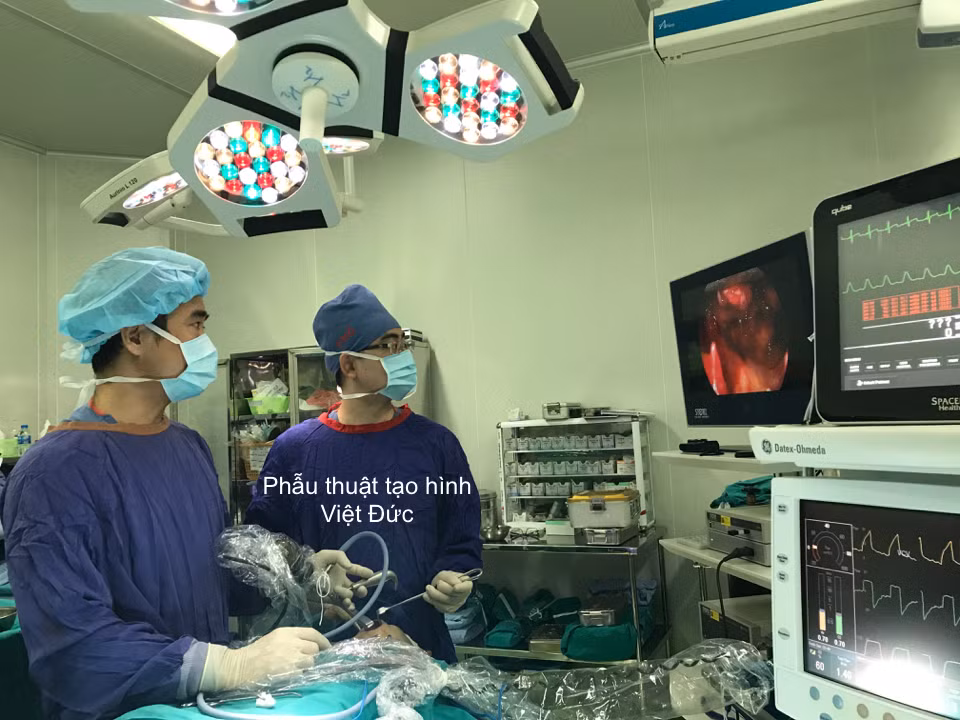 Vietnam performs first-ever blowout fracture endoscopic surgery ảnh 1