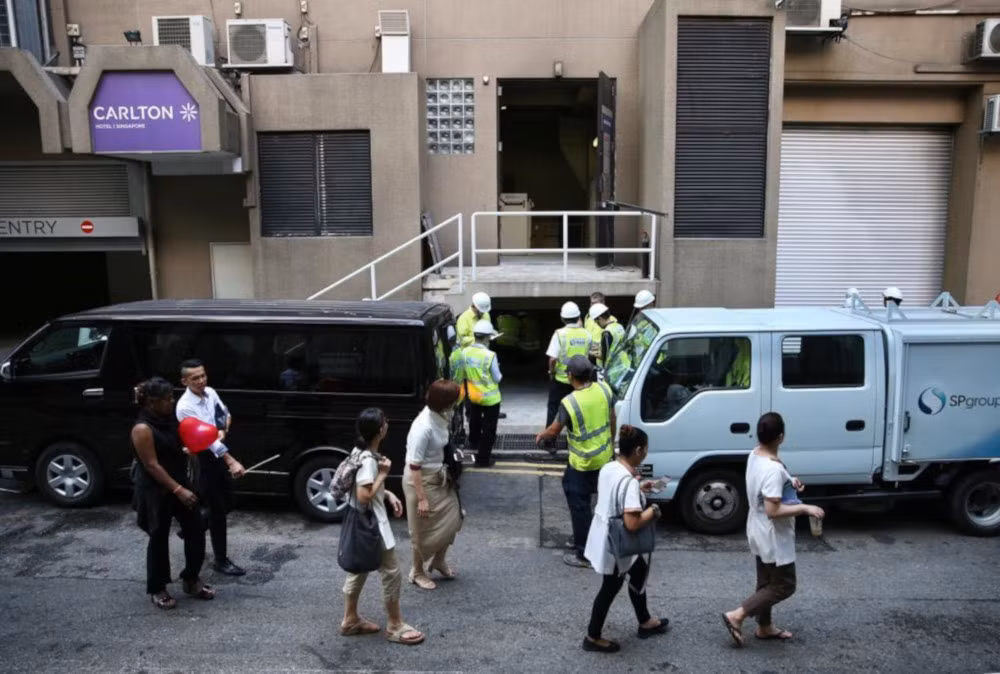 Singapore hotel evacuated after blast, fire ảnh 1