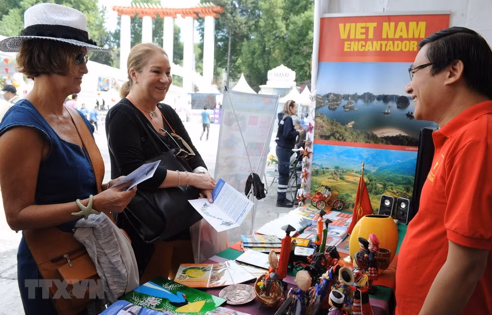 Vietnam’s images promoted at culture festival in Mexico ảnh 1