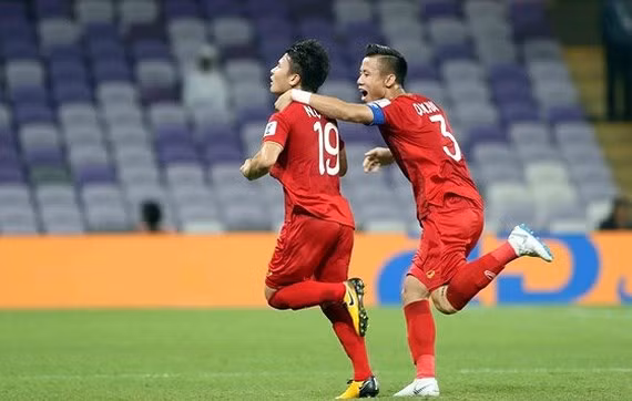 Vietnamese midfielder wins Best Goal Award at Asian Cup ảnh 1
