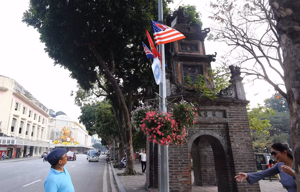 Vietnam promotes tourism during Hanoi Summit ảnh 1