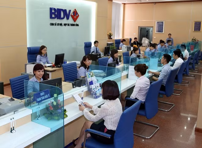 Reference exchange rate goes down by 1 VND ảnh 1