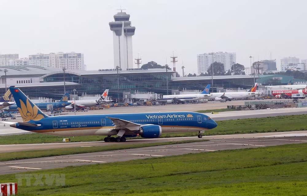 FLC proposes building passenger terminal in Tan Son Nhat airport ảnh 1