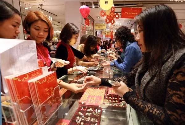 Gold market heats up ahead of God of Wealth Day ảnh 1