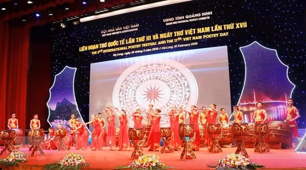 Ha Long poetry night gathers 200 Vietnamese, foreign delegates ảnh 1