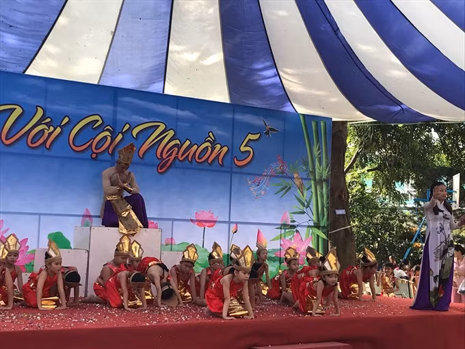 HCM City needs 10,000 classrooms for 2019-20 academic year ảnh 1