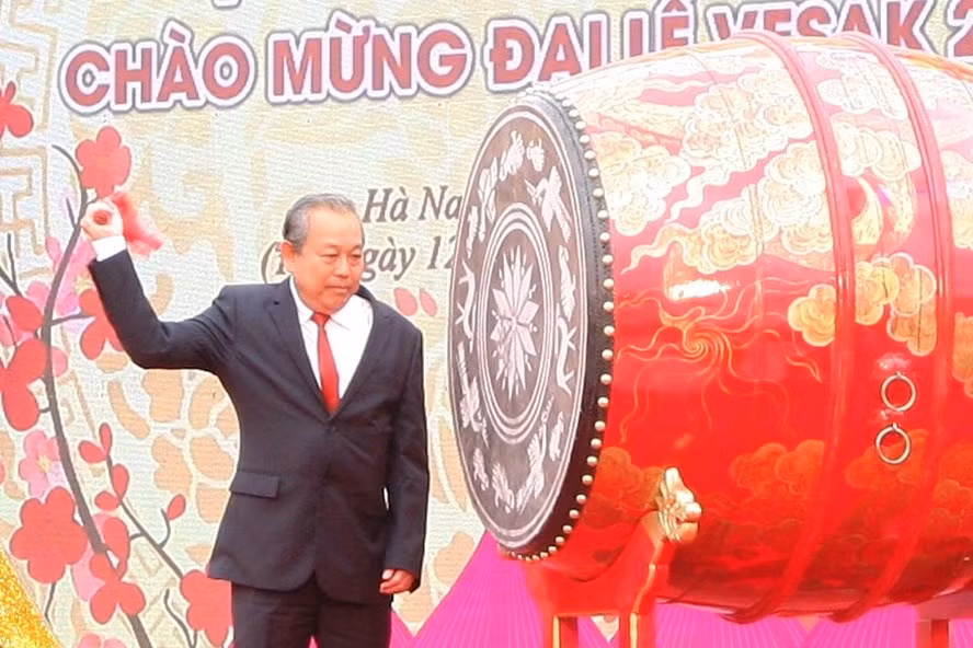Tam Chuc Pagoda festival opens in Ha Nam province ảnh 1