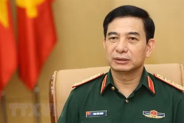Vietnam’s senior military officers visit Singapore ảnh 1