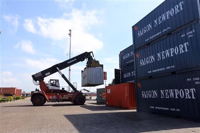 Vietnam faces threat of trade deficit in 2019 ảnh 1