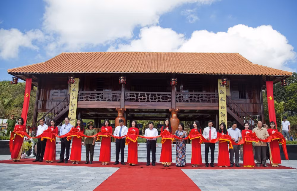 Poetry society memorial complex inaugurated in Kien Giang ảnh 1