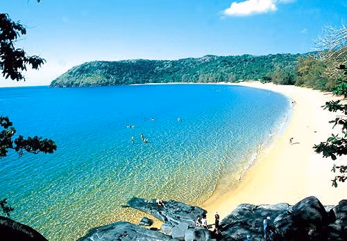 Con Dao recruits more tourism personnel as demand rises ảnh 1